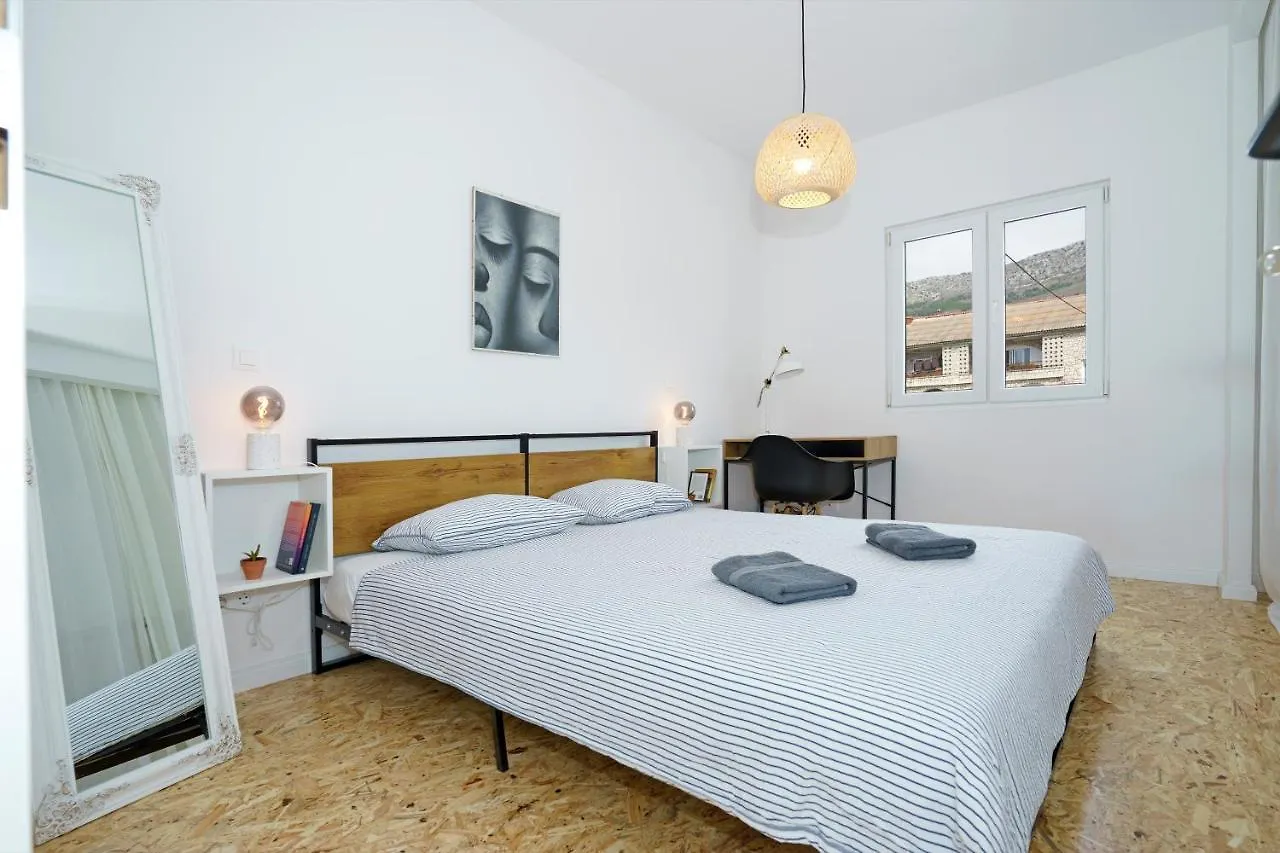 4-Star Apartments Bianco Kaštela