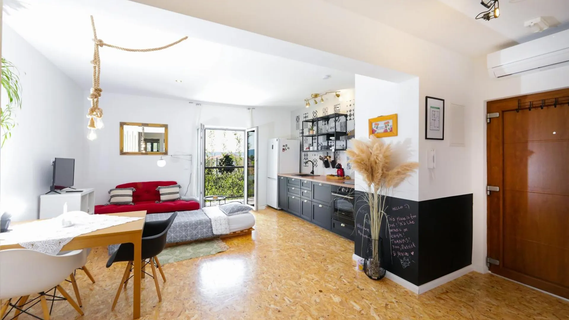 4-Star Apartments Bianco location